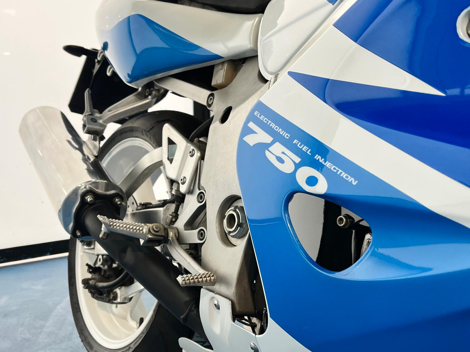 SUZUKI GSXR 750 SRAD - Imagen 15