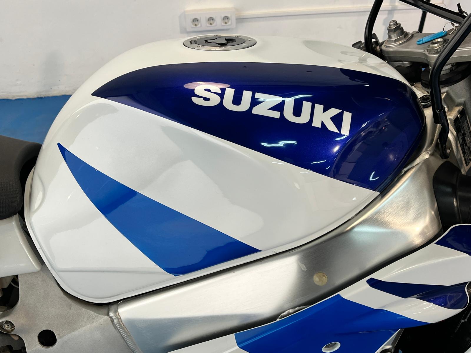 SUZUKI GSXR 750 SRAD - Imagen 24