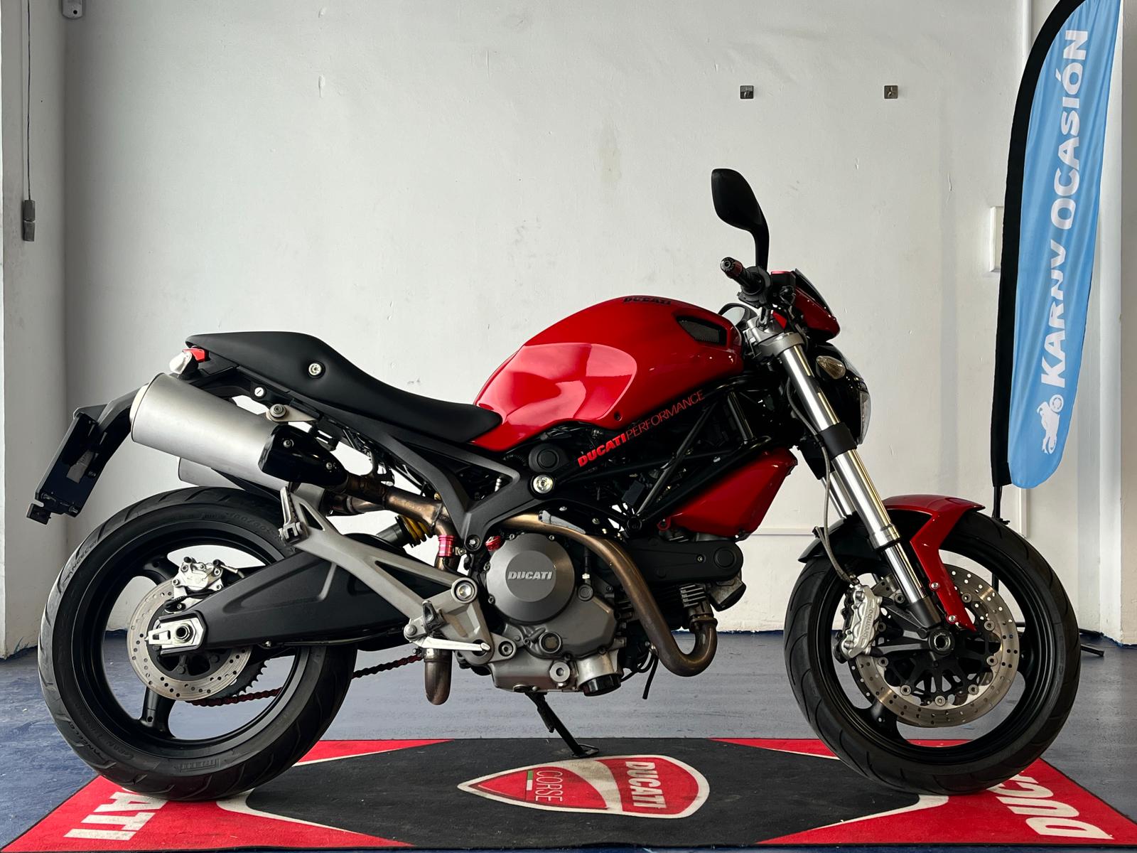 DUCATI MONSTER 696 ABS