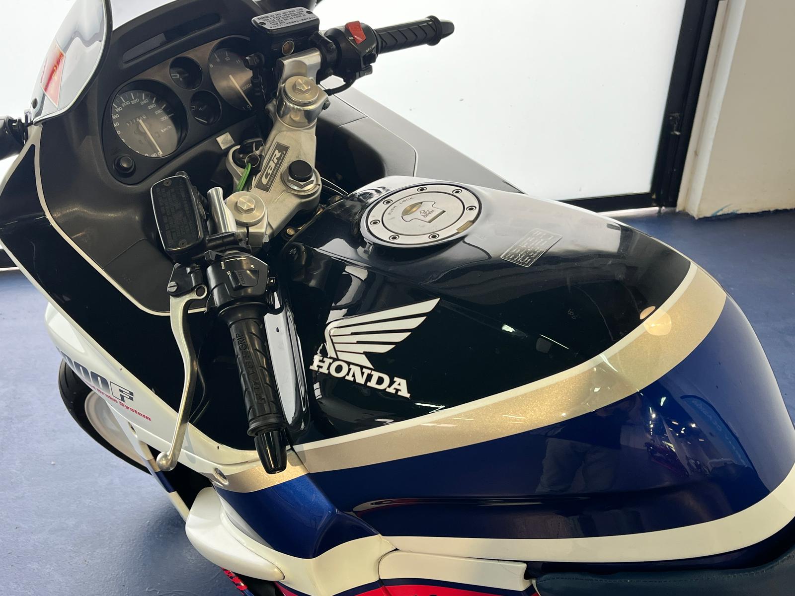 HONDA CBR 1000F 1995 - Imagen 36