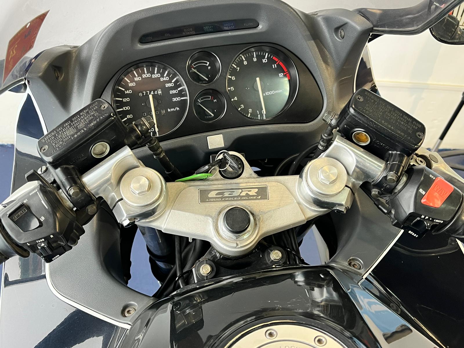 HONDA CBR 1000F 1995 - Imagen 43