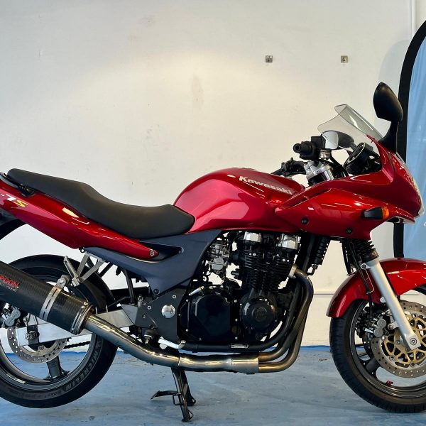 KAWASAKI ZR7S