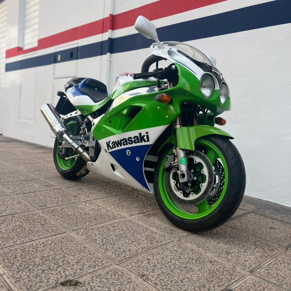 Alternative view of KAWASAKI ZXR750R "K"