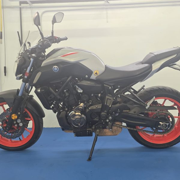 Alternative view of YAMAHA MT 07