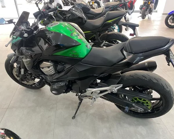 Alternative view of Kawasaki Z800 2015