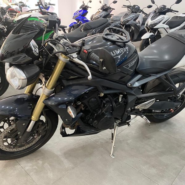 TRIUMPH STREET TRIPLE