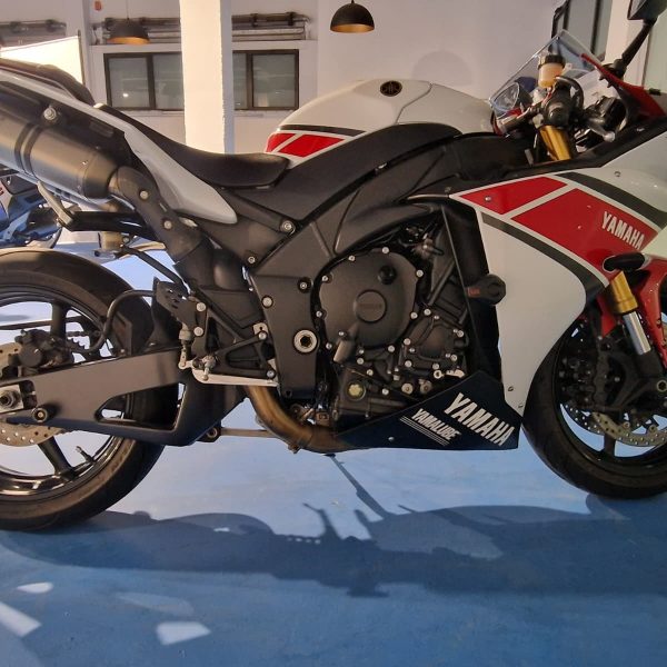 Alternative view of YAMAHA R1