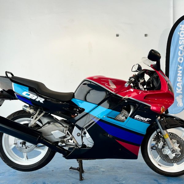 Alternative view of HONDA CBR 600 F BENETON