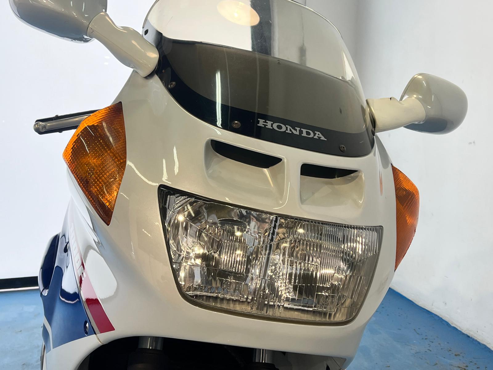 HONDA CBR 1000 F - Imagen 9