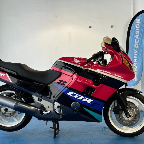 Alternative view of HONDA CBR 1000 F BENETTON
