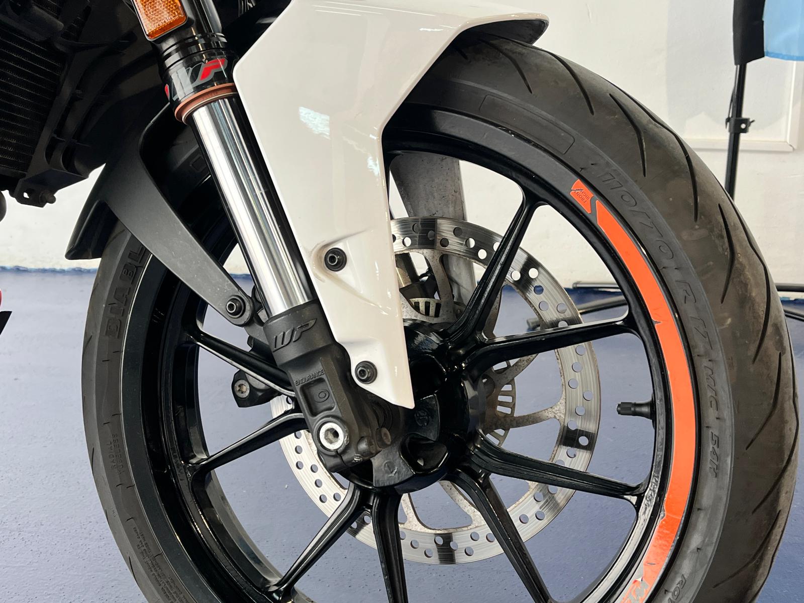 KTM DUKE 125 ABS - Imagen 12
