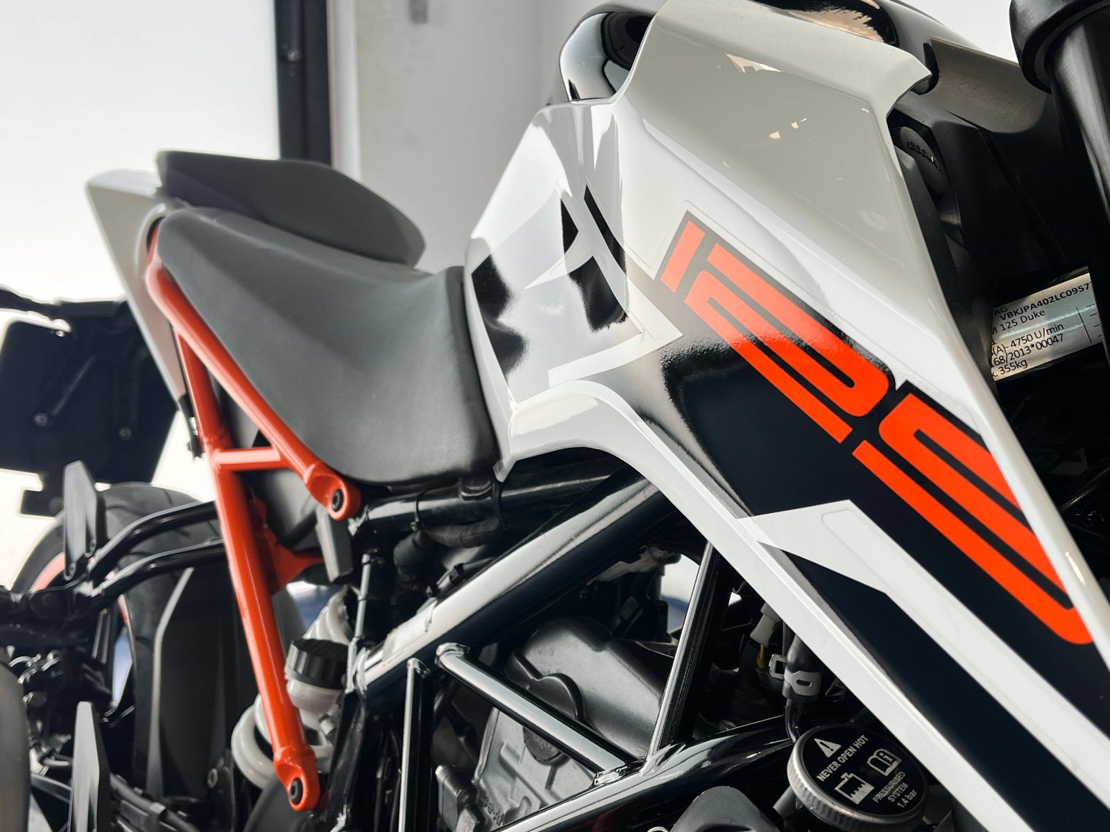 KTM DUKE 125 ABS - Imagen 13