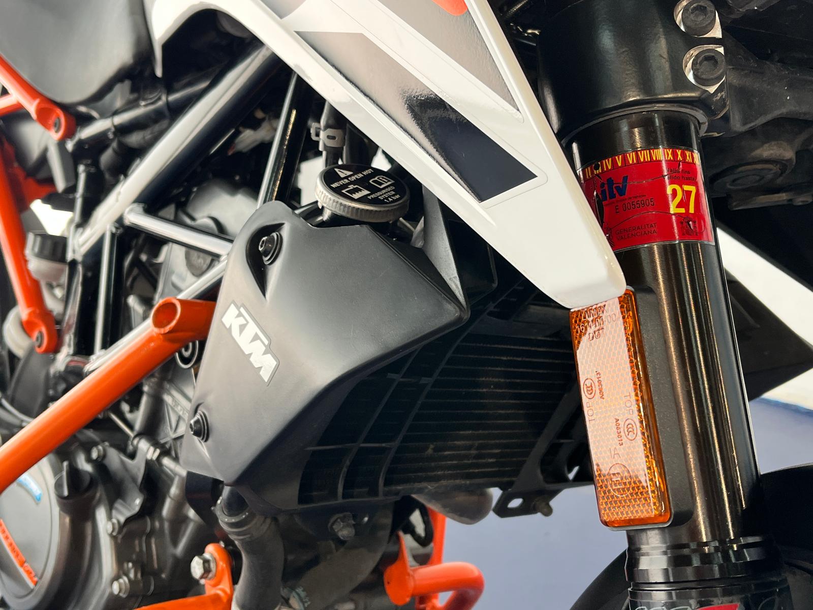 KTM DUKE 125 ABS - Imagen 15