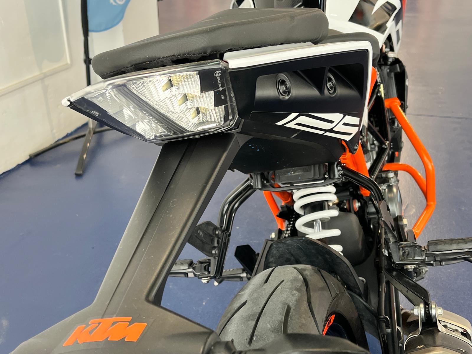KTM DUKE 125 ABS - Imagen 21