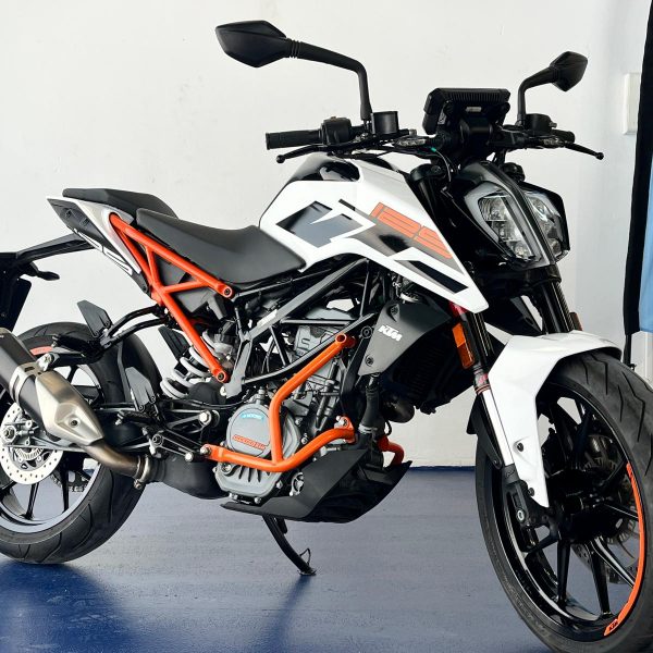 Alternative view of KTM DUKE 125 ABS