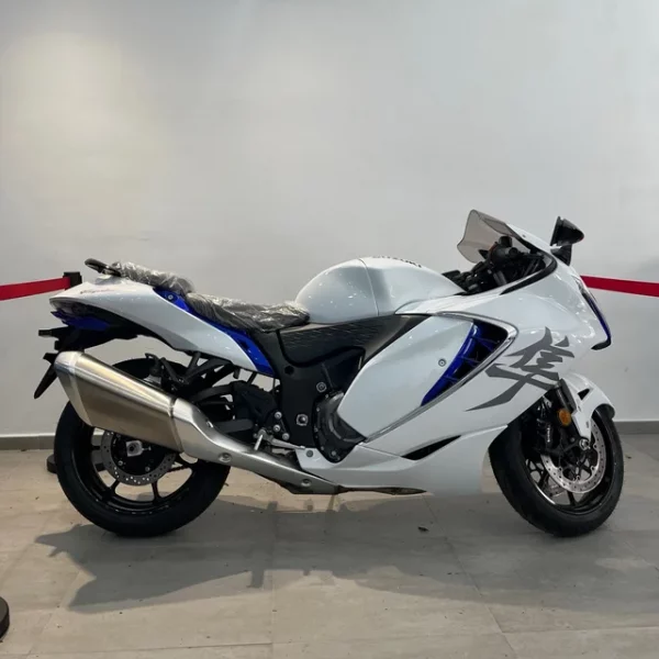 Alternative view of SUZUKI GSX 1300 R HAYABUSA