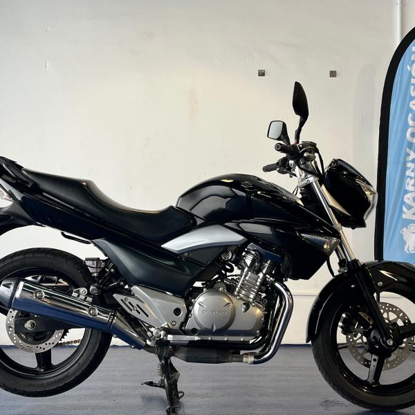 SUZUKI INAZUMA 250